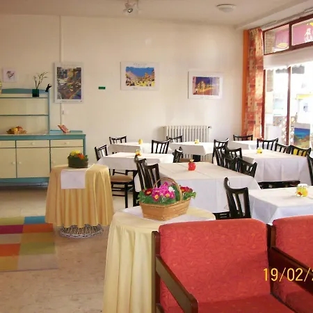 De Paris Et Des Voyageurs Hotel 2*