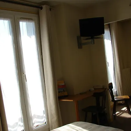 De Paris Et Des Voyageurs Hotel